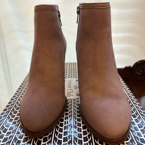 Driver Club USA Size 6 Earthno St. James Bootie Ankle Booties Earth Nobuck NIB
